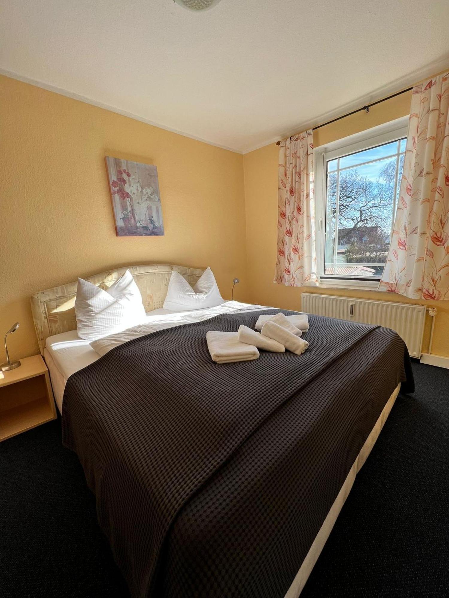 Hotel - Pension Zur Mole Wiek auf Rügen Exterior foto